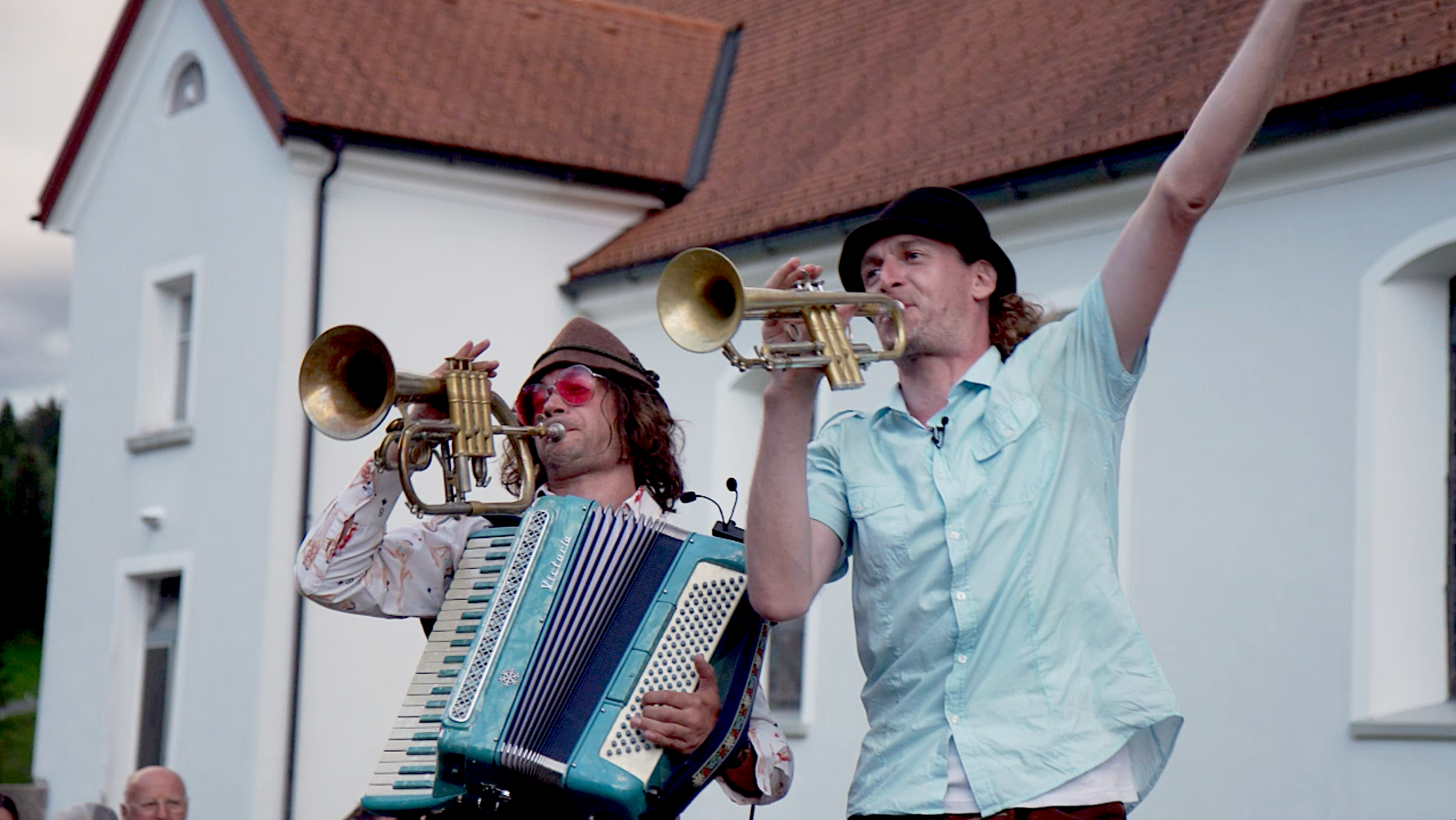 Veranstaltungen im Oberallgäu: Kultur im Kreuz präsentiert: Schriefl & Bär on z`Fuaß Tour - Kultur im Kreuz präsentiert: Schriefl & Bär on z`Fuaß Tour